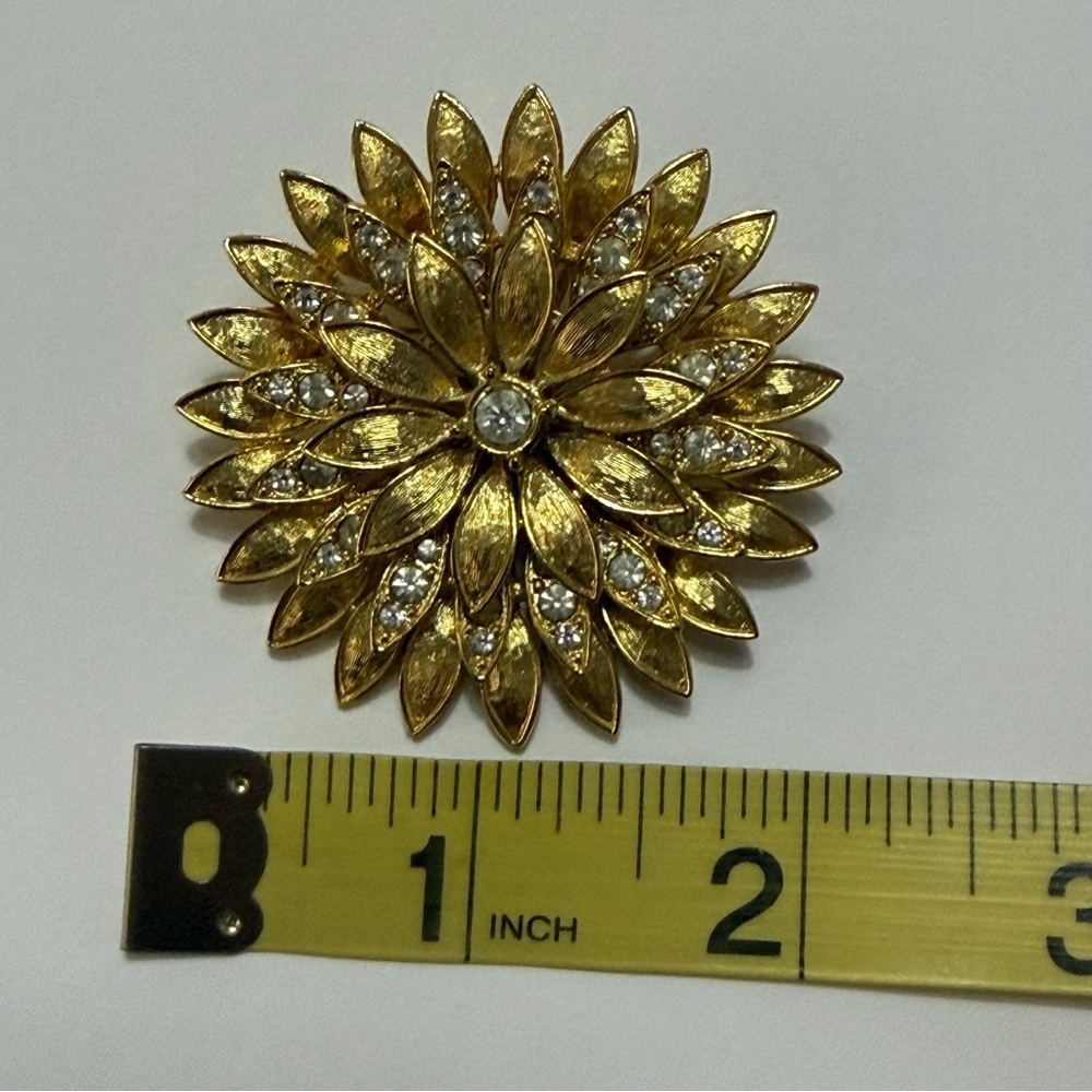 Vintage Style Flower Petals With Rhinestones Brooch Pin - Picture 5 of 6